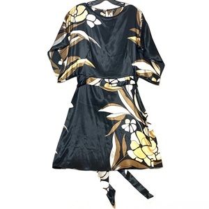 Flowy floral dress with tie-back